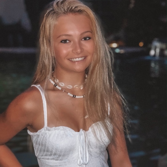 Meet your Posher, Ella - Picture 1 of 1